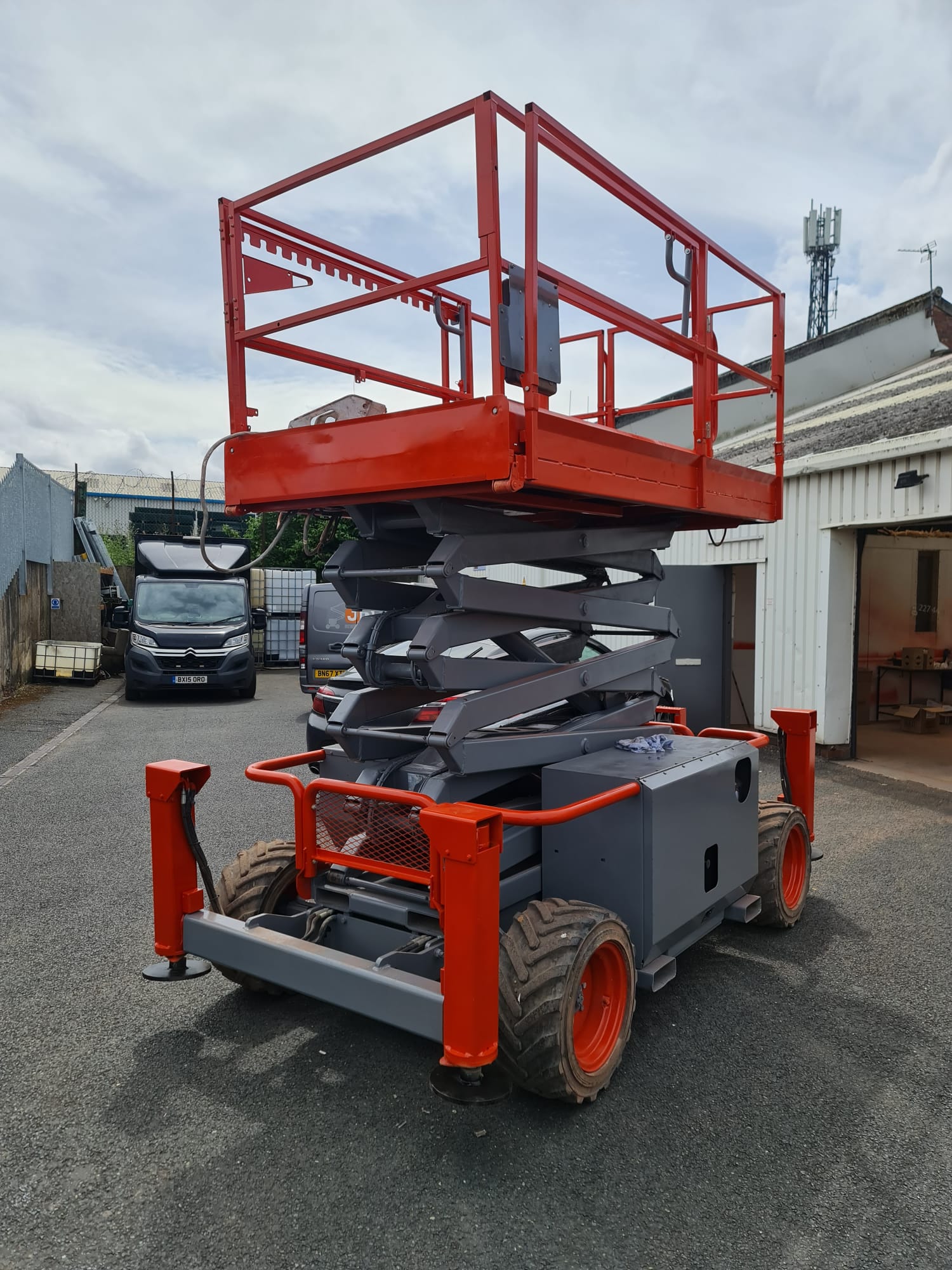 What Is A MEWP Guide To Mobile Elevated Work Platforms In Construction